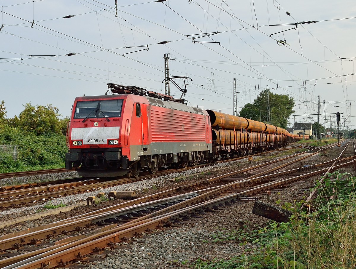  Alder gugst du in die Rhre!  Nicht ganz denn die 189 051-6 ist vor dem Zug, der ber die Kbs 465 hier durch den Bf Grevenbroich in Richtung Rheydt fahrend zu sehen ist. 30.8.2013