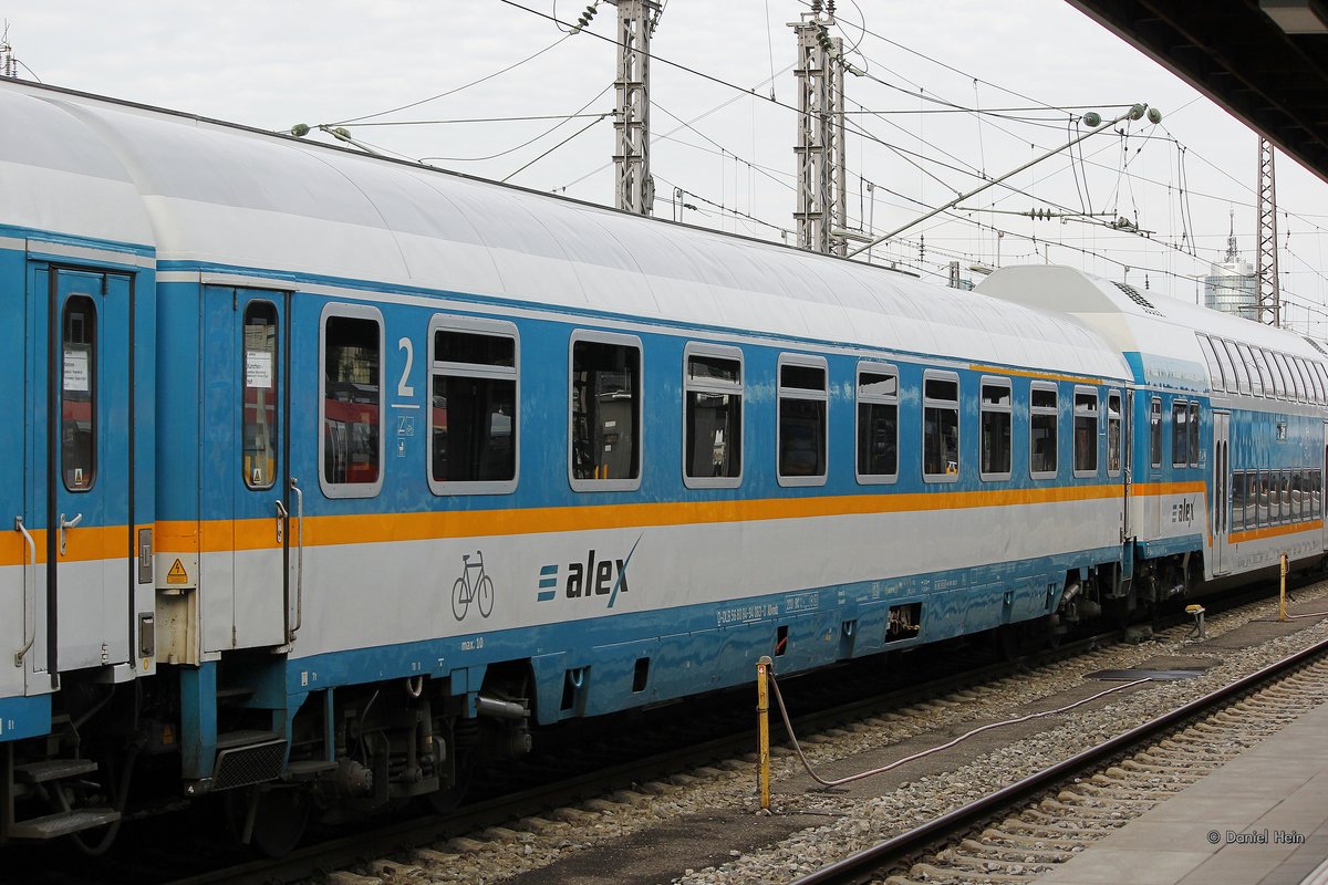Alex 2.Klasse Personenwagen in M�nchen Hbf, Juli 2016.