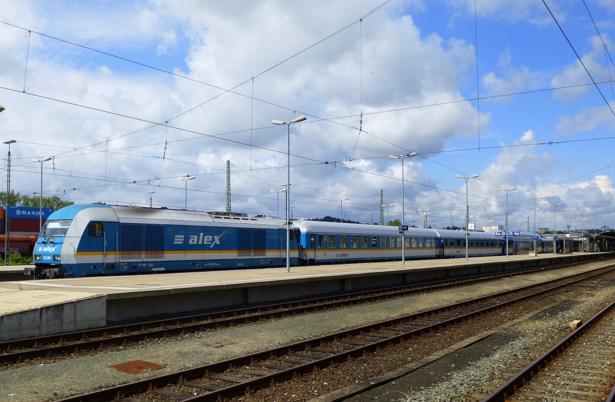  alex , Reisezug des privaten Betreibers im InterRegio-Verkehr beim Halt im Bahnhof von Hof/Fichtelgebirge, Aug.2014