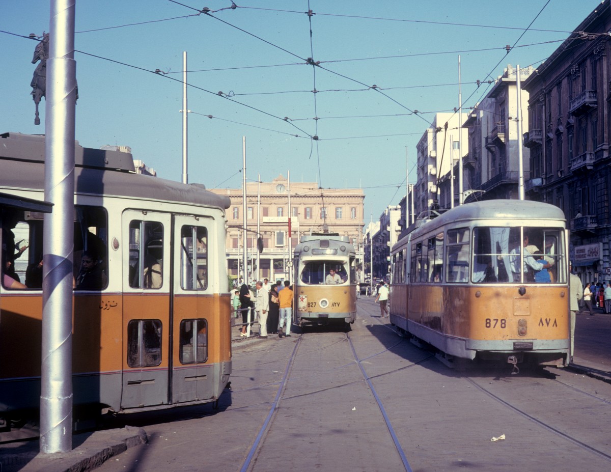 Alexandria am 10. Juni 1974: Drei ehemalige Kopenhagener DÜWAG-Gelenktriebwagen (GT6) treffen sich in der Stadtmitte.