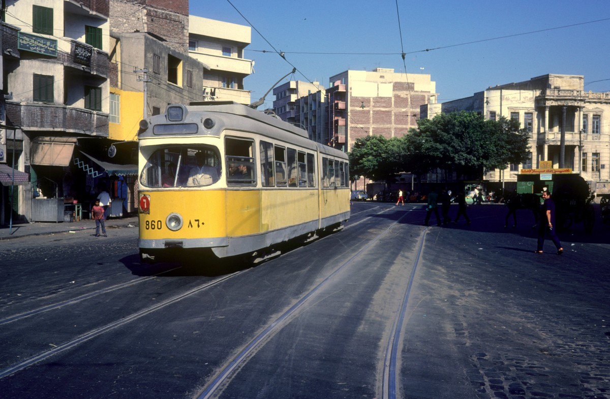 Alexandria ATA SL 6 (DÜWAG-GT6 860, ex-Københavns Sporveje 860) Rue Al Gheriani am 23. Juni 1977.