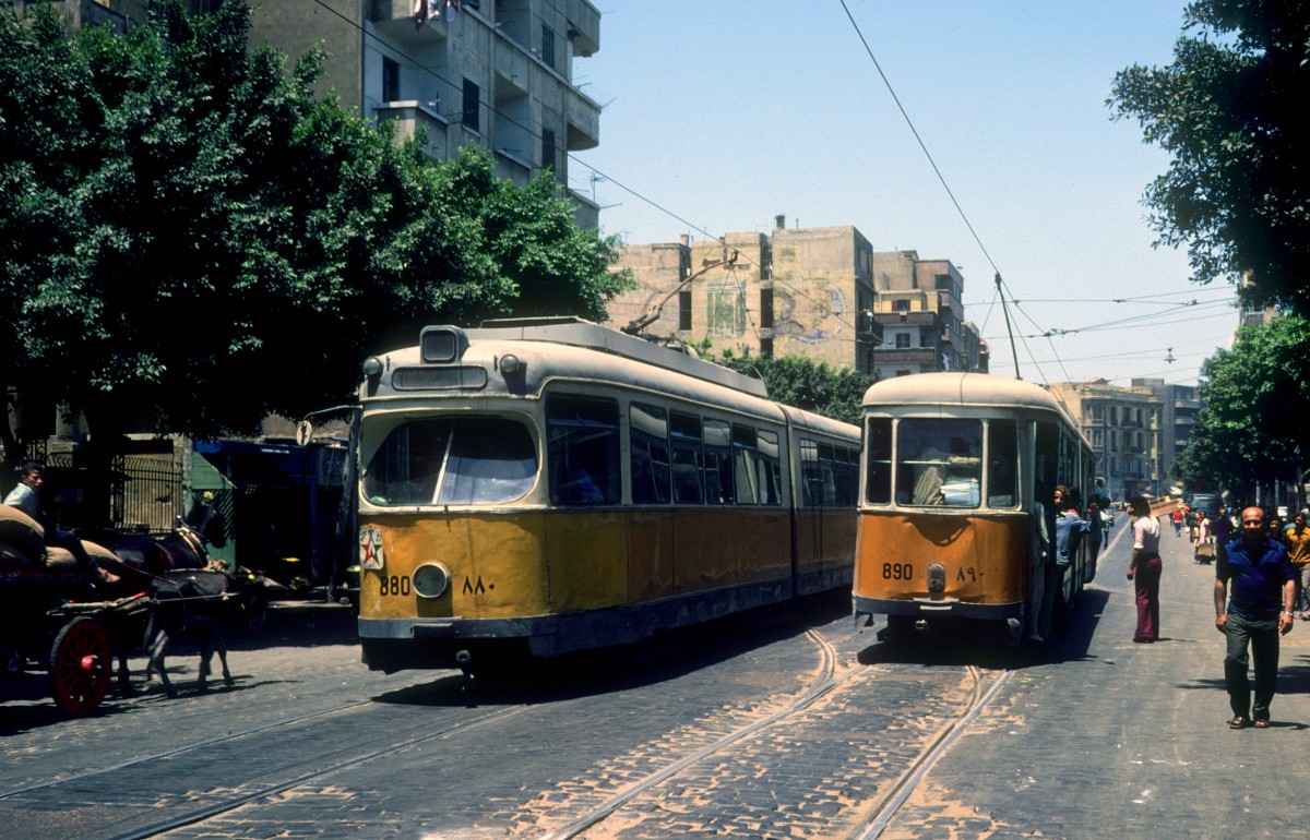 Alexandria ATA SL 8 (DÜWAG-GT6 880) / SL ? (DÜWAG-GT6 890) Moharrem Bey am 23. Juni 1977. - Die beiden GT6 wurden von den Kopenhagener Strassenbahnen übernommen.