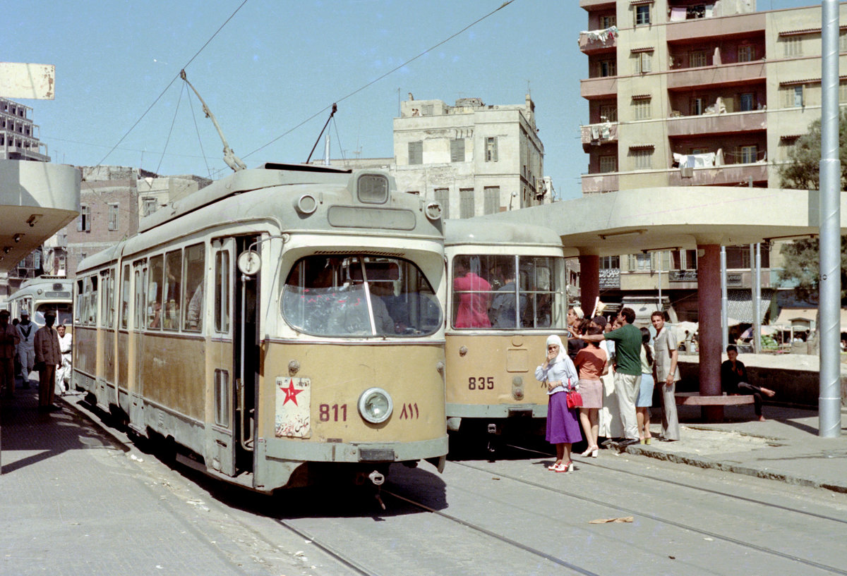 Alexandria: Die ehemaligen Kopenhagener DÜWAG/Kiepe-GT6 811 und 835 befinden sich am Hauptbahnhof. Datum: 11. Juni 1974. - Scan eines Farbnegativs. Film: Kodak Kodacolor II. Kamera: Kodak Retina Automatic II.