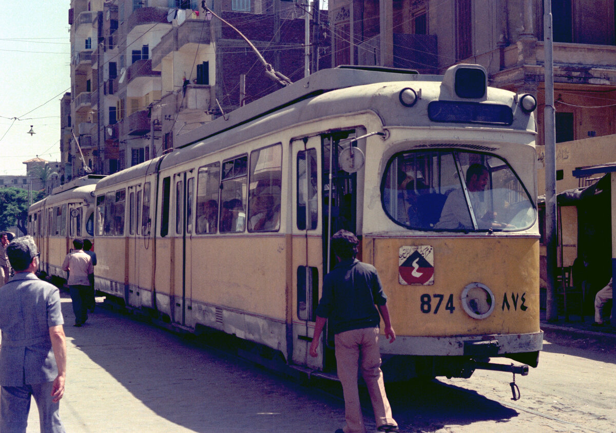 Alexandria SL 4 (DÜWAG/Kiepe-GT6 874, ex-Københavns Sporveje 874) Moharrem Bey im Juni 1977. - Scan eines Farbnegativs. Film: Kodak Kodacolor II. Kamera: Minolta SRT-101.