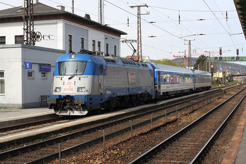 All zu viel Mühe dürfte die CD 380 017-4 mit dem  überlangen  D 101  Moravia  von Bohumin nach Wien Westbahnhof wohl nicht haben. Penzing am 14.April 2015.