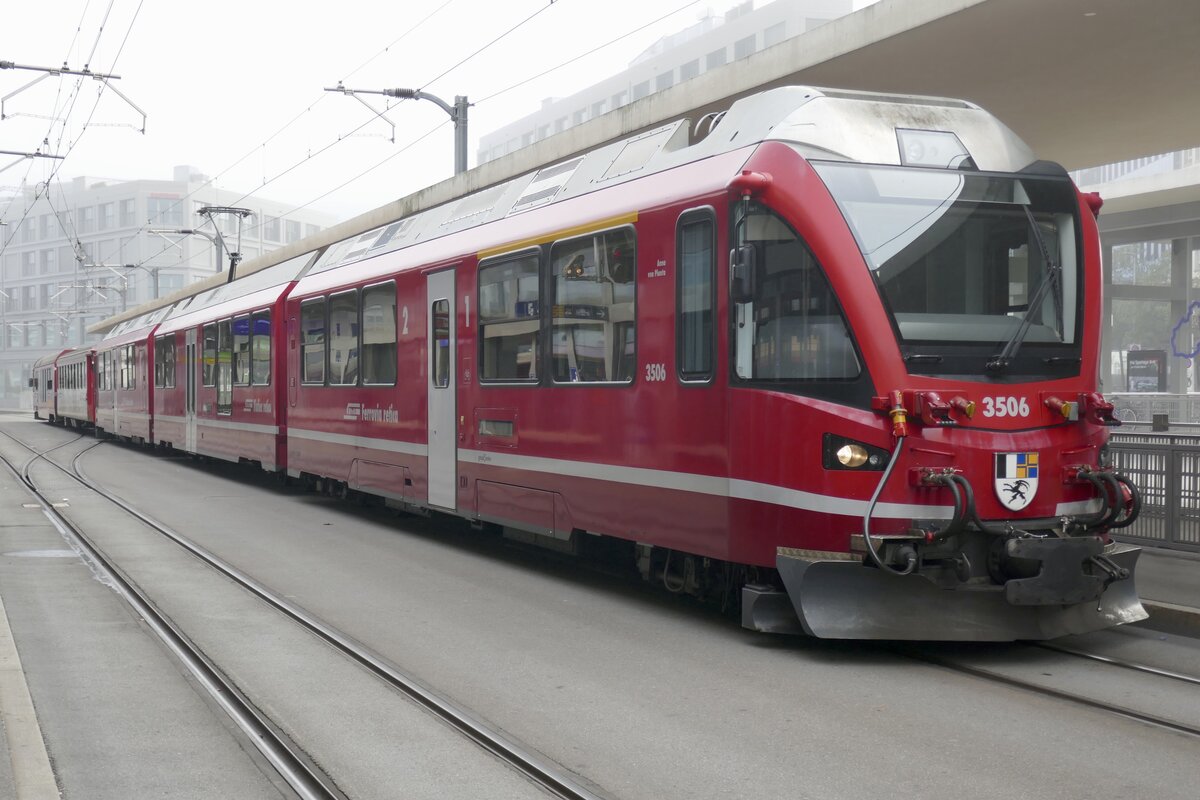 Allegra ABe 8/12 3506  Anna von Planta  der am 13.11.22 mit dem Regio in Chur eingetroffen ist.