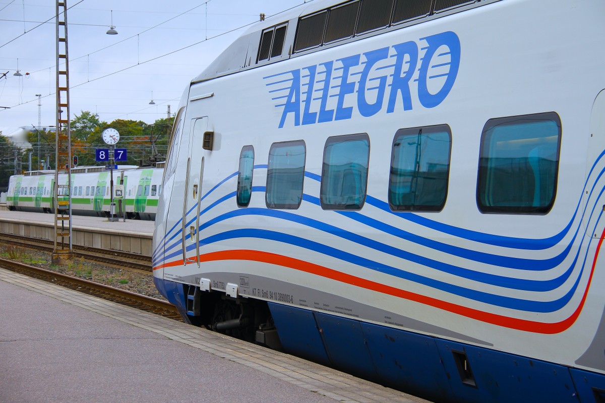 Allegro nach St. Peterburg und Pendolino nach Oulu hier in Helsinki 04.10.15