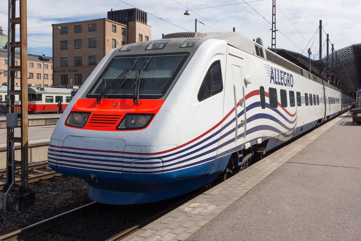 Allegro-Triebzug 3890 003-6 für den grenzüberschreitenden Verkehr nach St. Petersburg im Hbf Helsinki am 26.06.2018