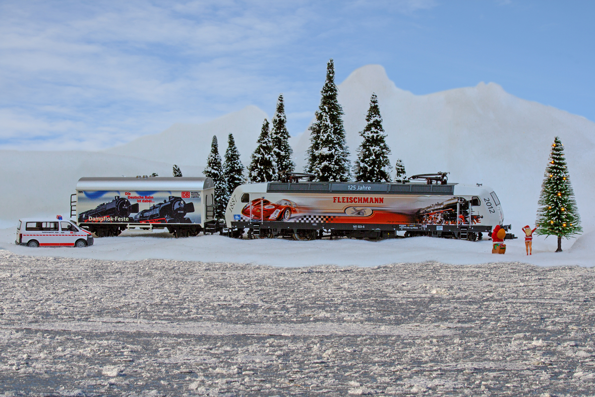 Allen ein frohes Weihnachtsfest und einen speziellen Gruss an jene, die über die Feiertage im Einsatz sind. Hier dargestellt in H0 mit Herstellern von Wiking, Märklin, Fleischmann, Noch und Preiser. - 19.12.2015
