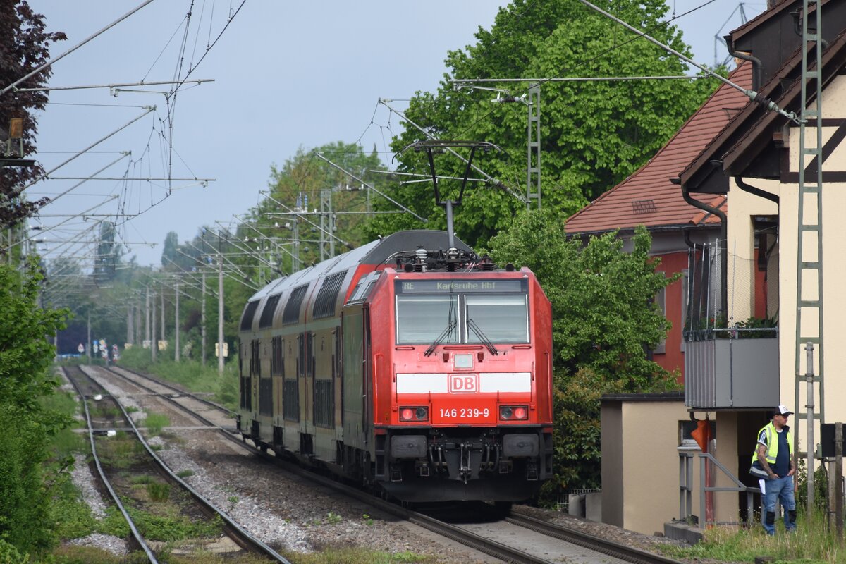 ALLENSBACH (Landkreis Konstanz), 09.05.2023, 146 239-9 als RE2/Baden-Württemberg nach Karlsruhe Hbf bei der Ausfahrt aus dem Bahnhof Allensbach