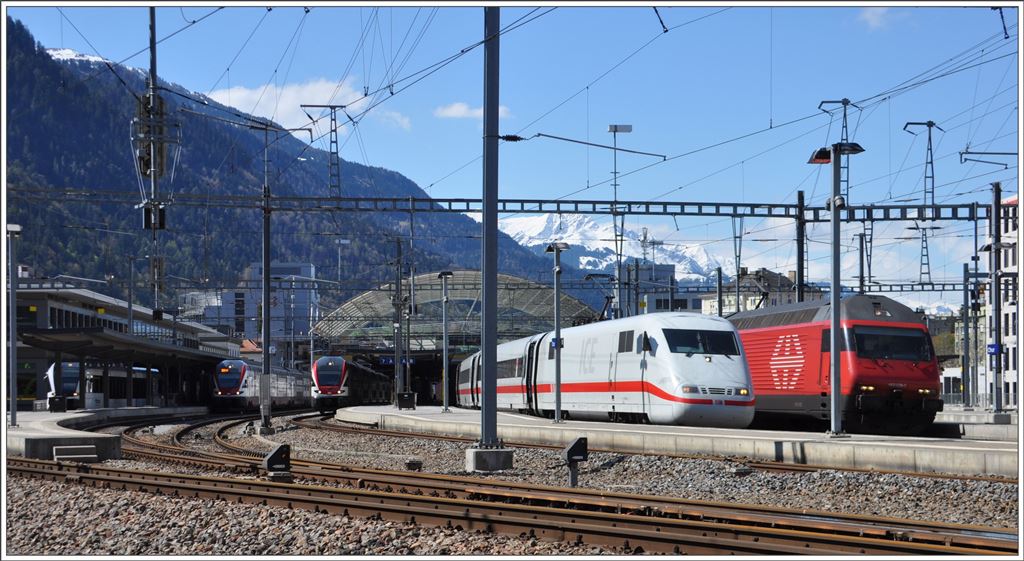 Alles belegt in Chur. Thurbo S12 nach Sargans, RE nach Wil, RE nach Zürich HB, ICE nach Deutschland und IC nach Basel SB. (11.04.2016)