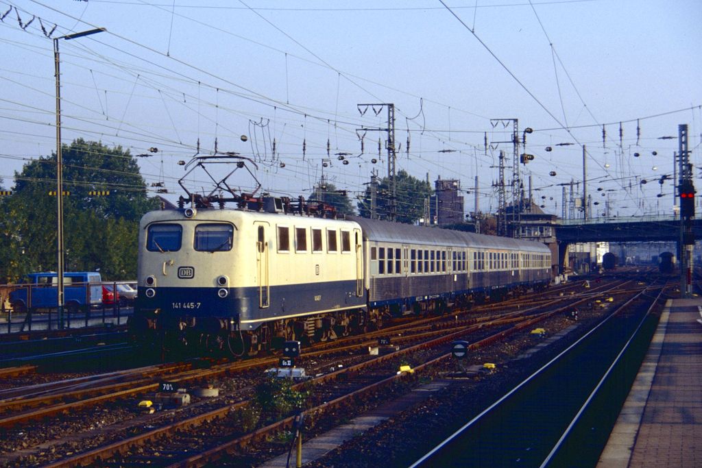 Alltag in Hagen im Mai 1993 mit 141 445.