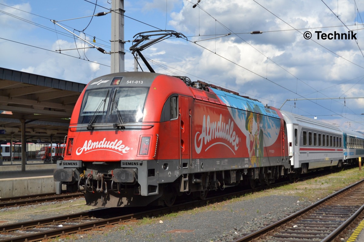 Almdudler Taurus (541 013) aufgerüstet in Villach Hbf am 25.07.2014 
https://www.youtube.com/watch?v=t5B4mUBVwB0&list=PLFumWeSOYEkBhDkfZtCZSe4i6g9vxGam-