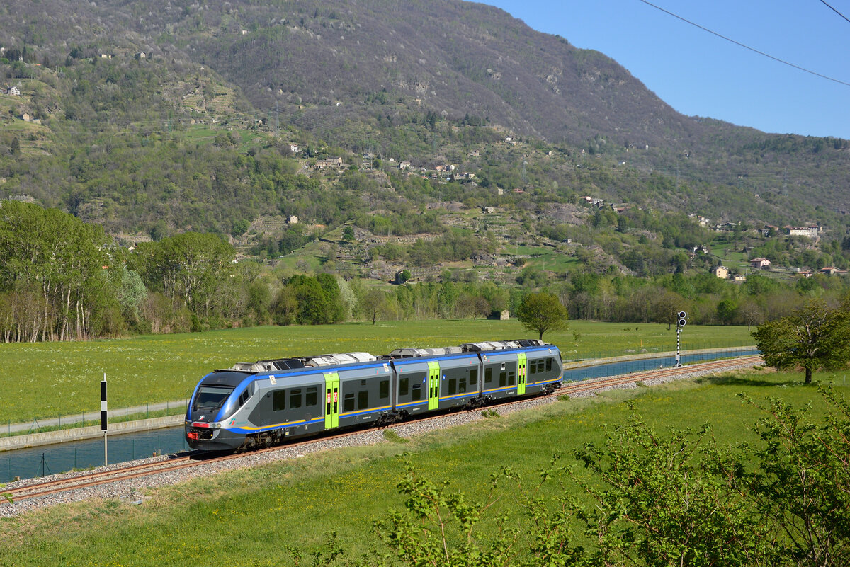 ALn 501/502 091 mit RV 2775 nach Aosta zwischen Settimo-Tavagnasco und Quincinetto - 18.04.2022