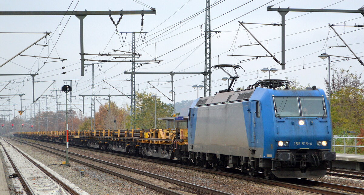 Alpha Trains  185 515-4  [NVR-Nummer: 91 80 6185 515-4 D-ATLU], aktueller Mieter? mit einem Langschienen-Transportzug am 11.11.21 Durchfahrt Bf. Golm.