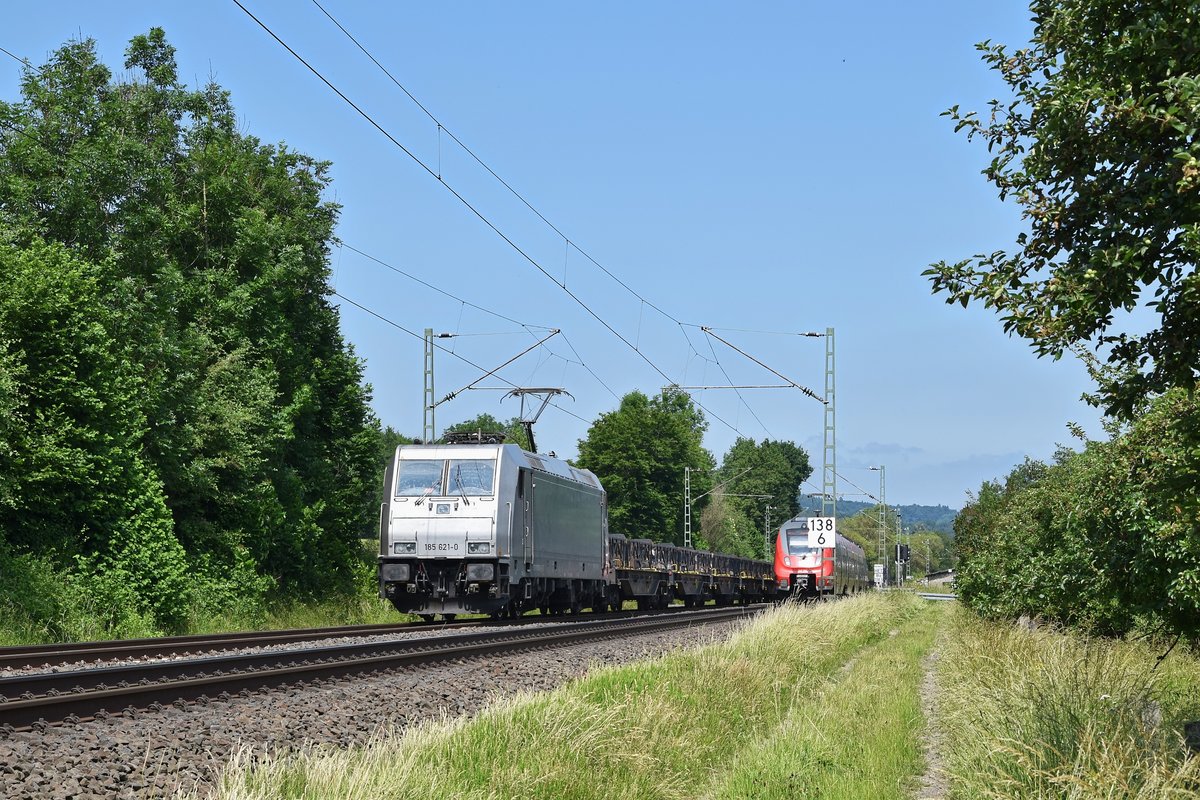 Alpha Trains Belgium 185 621 (NVR-Nummer: 91 76 0119 002-3 N-LTE), vermietet an LTE, mit Kupferanodenzug in Richtung Gießen.
(Katzenfurt, 05.06.18).