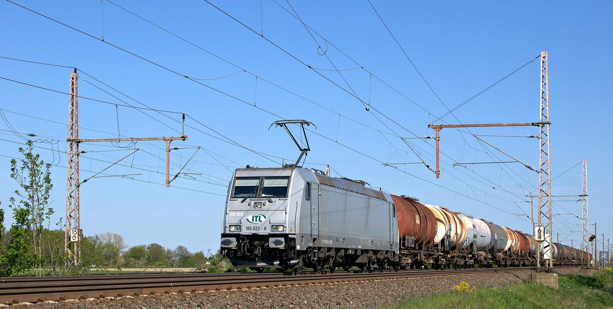 Alpha Trains Belgium 185 622, vermietet an ITL, zieht Kesselwagenzug durch Dedensen-Gmmer in Richtung Wunstorf am 06.05.16.  119 003  ist noch die Nummer des ehemaligen Mieters CargoNet (N).