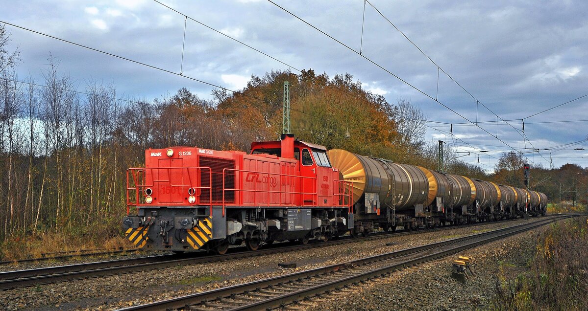 Alpha Trains Belgium 275 023, vermietet an Bentheimer Eisenbahn, mit Kesselwagenzug Barenburg - Lingen-Holthausen (Vehrte, 17.11.14).