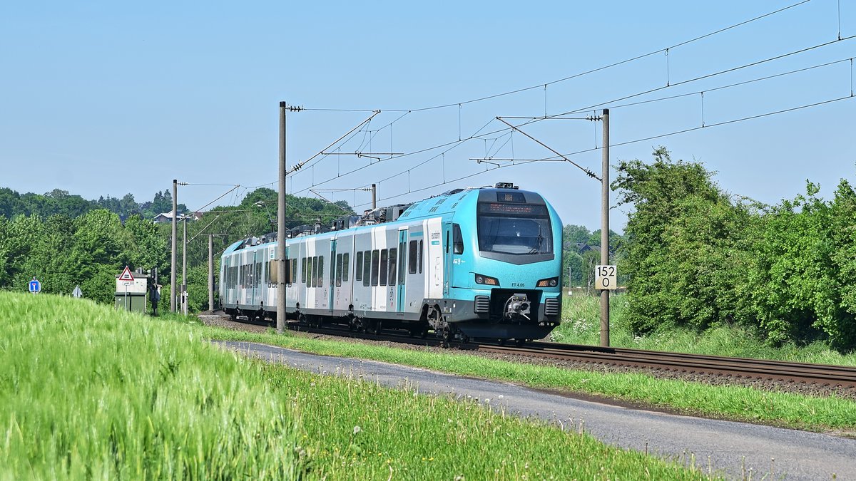 Alpha Trains Europa 2429 015/515, vermietet an Keolis Deutschland -Eurobahn- (ET 4.05), als RB 61 (20363)  Wiehengewbirgs-Bahn  Hengelo (NL) - Bielefeld Hbf (Laggenbeck, 14.05.18).