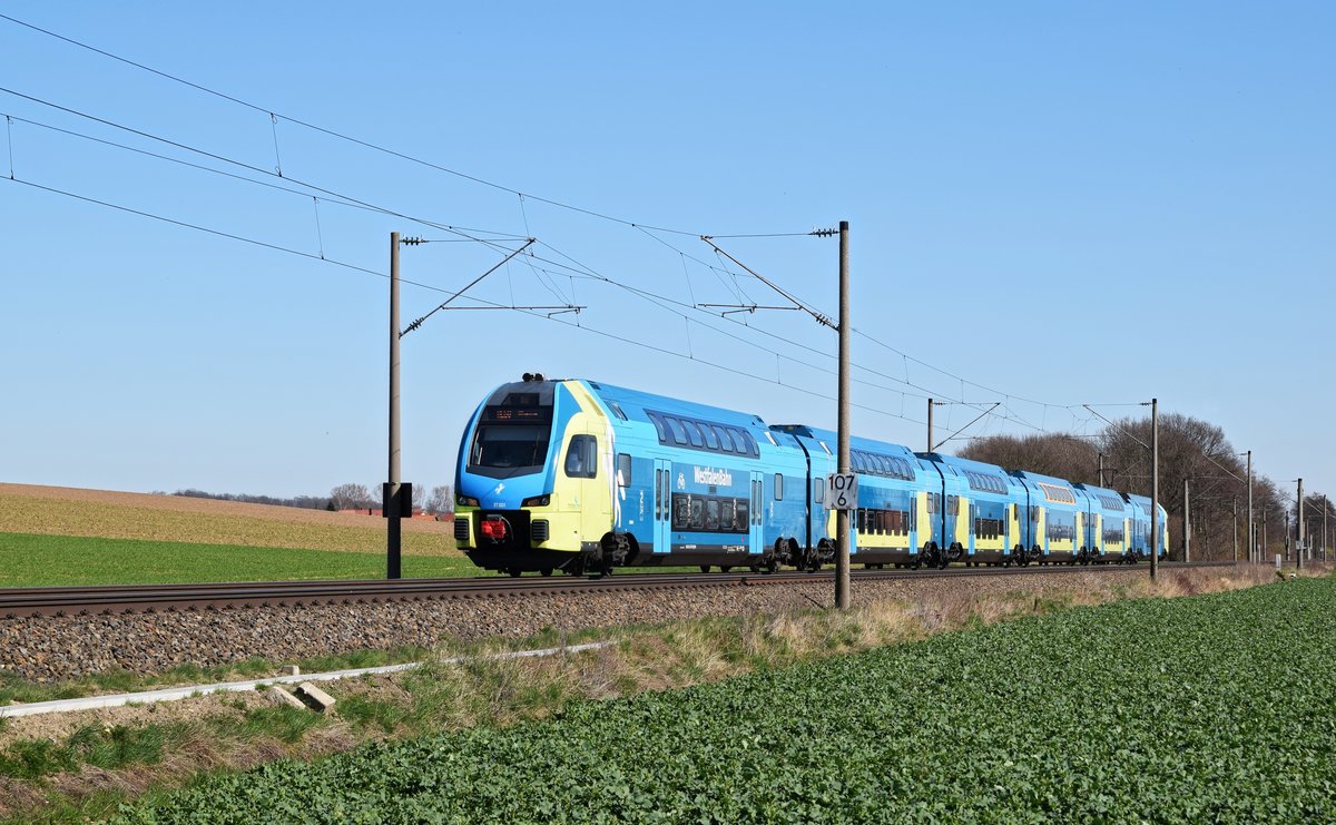 Alpha Trains Europa 445 001, vermietet an Westfalenbahn (ET 601), als RE 60 (95778)  Ems-Leine-Express  Braunschweig Hbf - Rheine (bei Melle, 27.03.17).