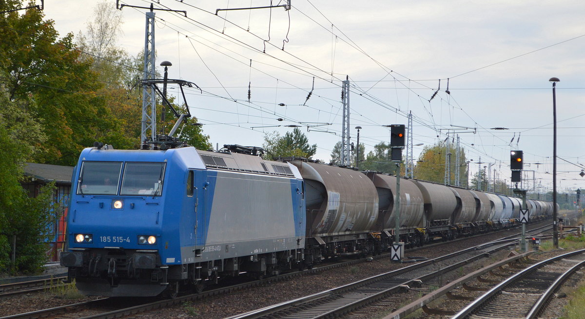 Alpha Trains Lok  185 515-4  [NVR-Nummer: 91 80 6185 515-4 D-ATLU], aktueller Mieter? mit einem Staubgutwagenzug Richtung Frankfurt/Oder am 03.10.20 Berlin Hirschgarten.