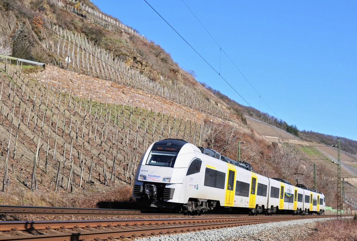 Alpha Trains Trains 460 516/016, vermietet an Transregio, als RB 26 (25419)  Mittelrheinbahn  Köln Messe/Deutz - Mainz Hbf am Bopparder Hamm bei Boppard am 10.03.17.