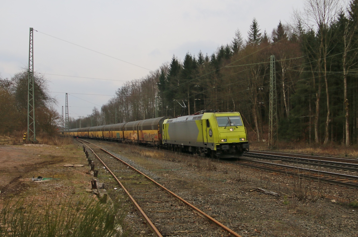 AlphaTrain 119 010-6 bespannte am 28.02.2016 einen ARS-Autotransportzug in Richtung Süden. Aufgenommen in Cornberg.