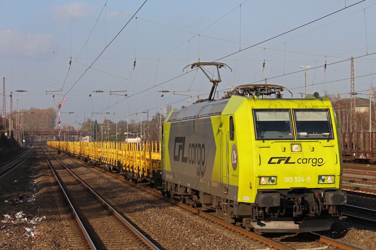 AlphaTrains/CFL Cargo 185 534 am 4.3.14 mit einem Res Wagenzug in Düsseldorf-Rath.