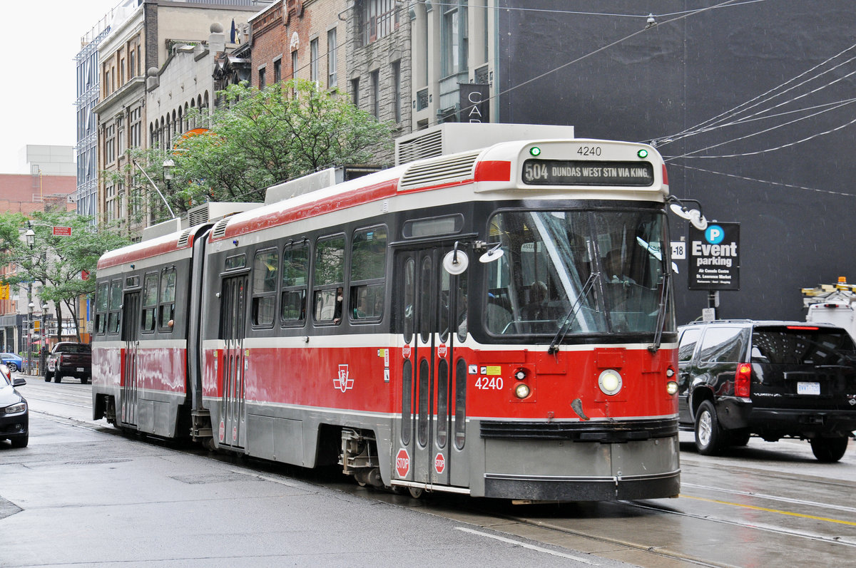 ALRV Tramzug der TTC 4240, auf der Linie 504 unterwegs in Toronto. Die Aufnahme stammt vom 22.07.2017.