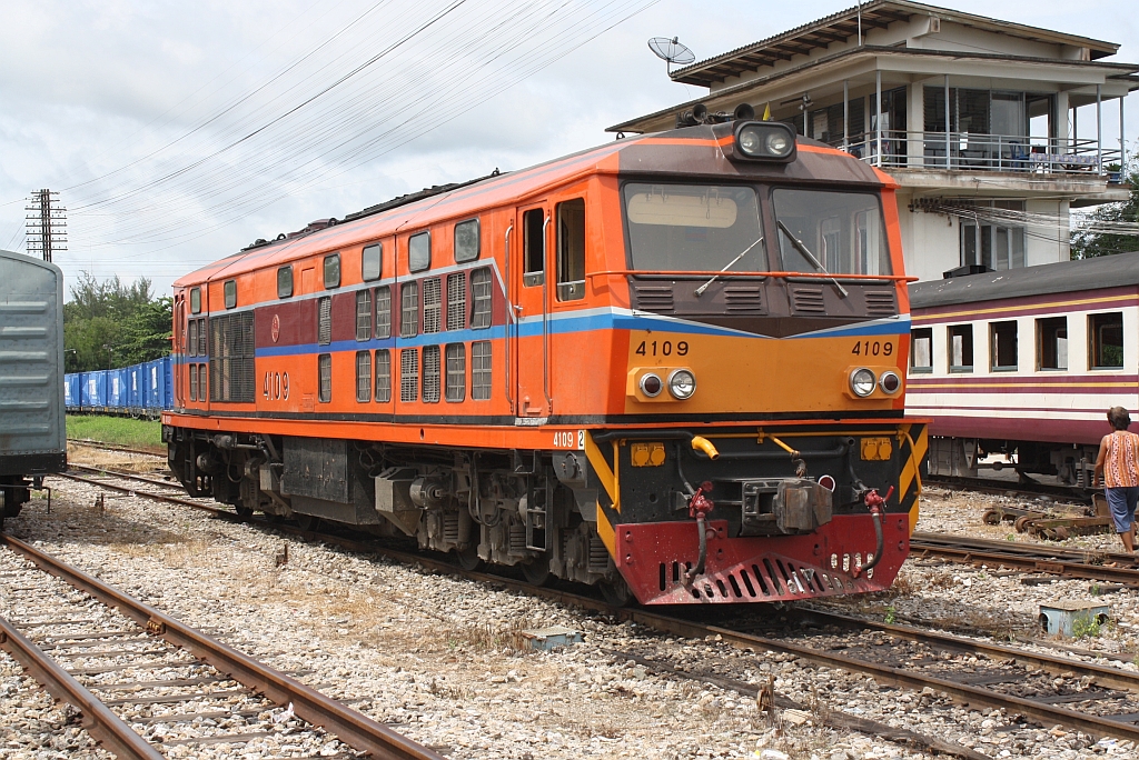 ALS 4109 (Co'Co', de, Alsthom, Bj.1974) am 19.Mai 2013 im Bf. Surat Thani.