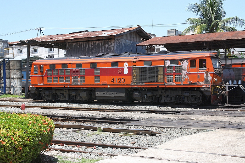 ALS 4120 (Co'Co', de, Alsthom, Bj.1974) wartet am 19.Mai 2018 im Depot Uttaradit auf ihren nächsten Einsatz.