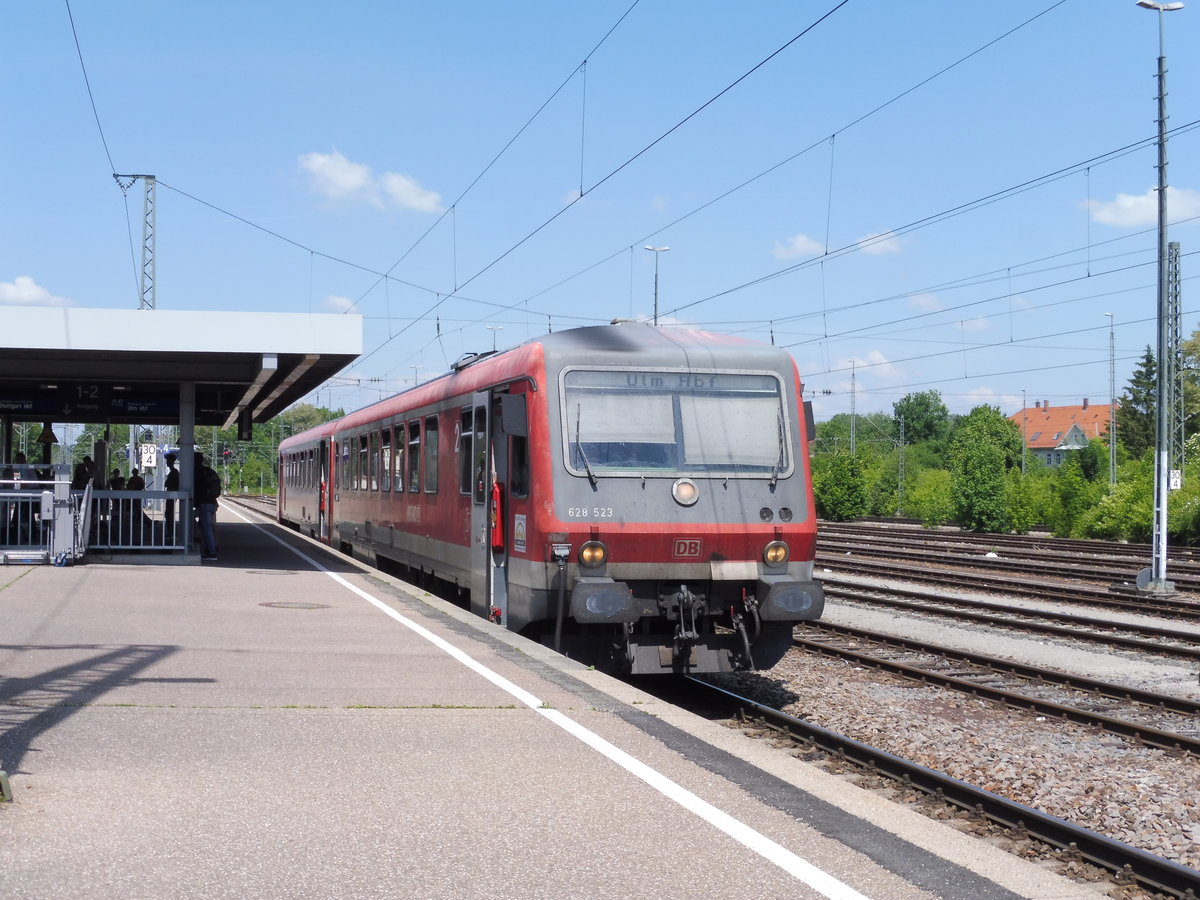 Als 628 523/696 noch im Einsatz war, stand er Mitte August 2018 in Crailsheim als RE nach Ulm