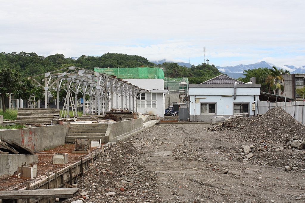 Als Baustelle präsentiert sich die alte, aufgelassene Taitung Station am 09.Juni 2014.
