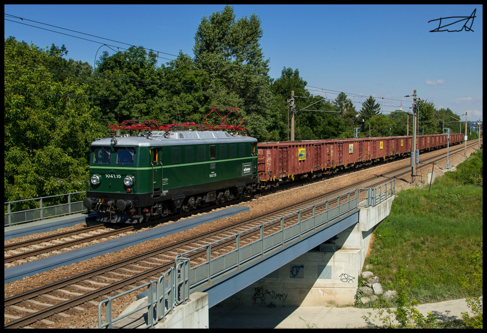 Als Ersatz für die 1110 505 zog die 1041.15 in der Woche um den 19.Juli 2016 die Schlackezüge zwischen Moosbierbaum und Mistelbach. Bisamberg