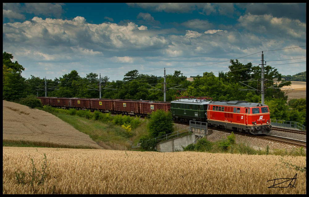 Als Ersatz für die 1110 505 zog die 1041.15 in der Woche um den 19.Juli 2016 die Schlackezüge zwischen Moosbierbaum und Mistelbach.
Um den schweren Zug an sein Endziel zu bringen bekam die 1041 Unterstützung durch 2143.070 Ladendorf