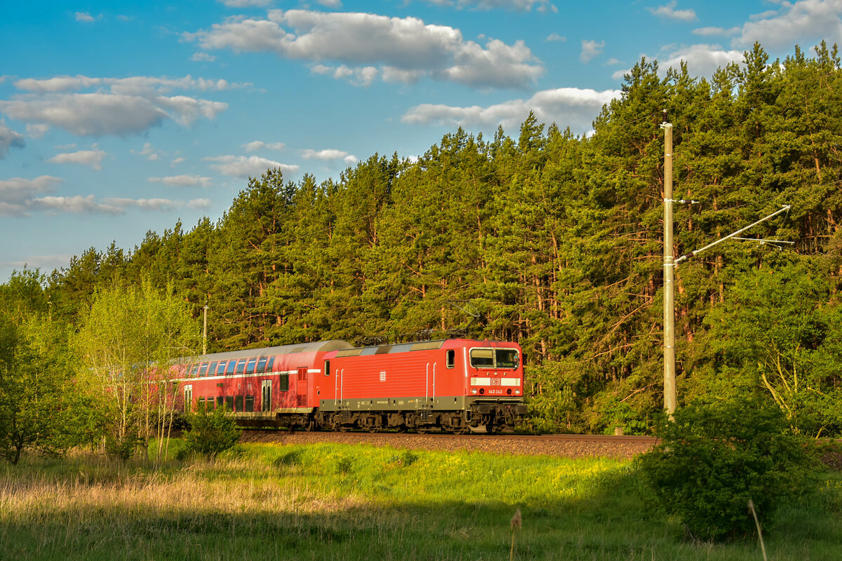 Als erste Lok im Tageslicht konnte 143 242 in Form eines Lokportraits in WBT aufgenommen werden.