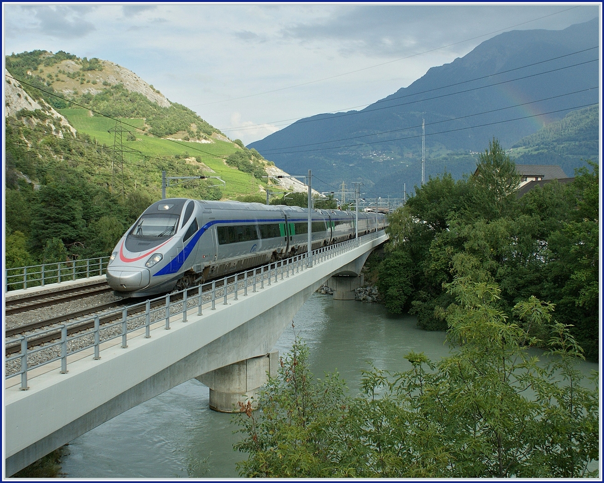 Als der ETR 610 noch für CIS fuhr: Ein CIS-EC Milano - Genève auf der Rohne brücke bei Leuk am 9. August 2009. (1200px Version)
