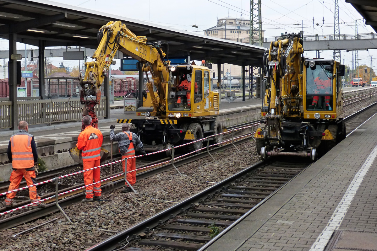 Als Fahrgast hatte man heute nicht viel Glück an Gleis 3 und 4 im Bahnhof Plattling. 25.10.2015 (neu ausgerichetete Version)