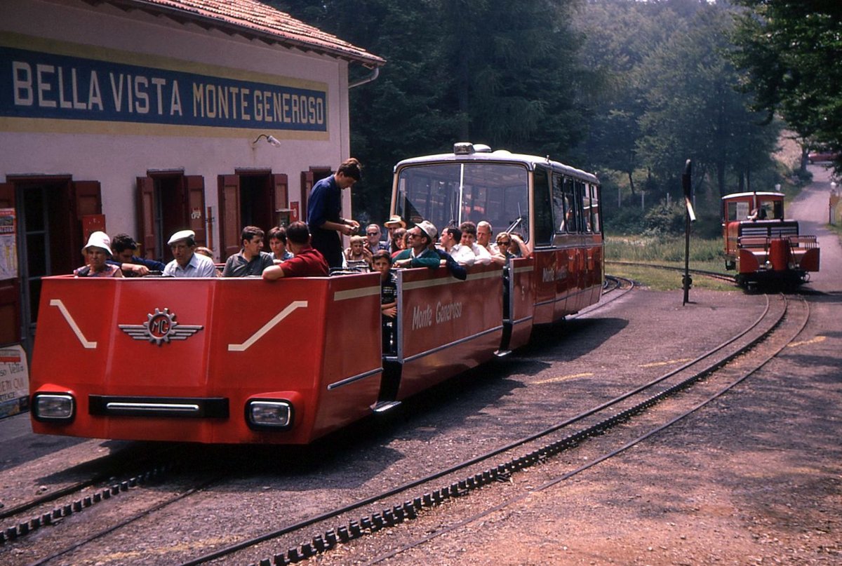 Als die Ferrovia Monte Generoso noch mit Diesel fuhr: Bhm 1/2 mit seinem Vorstellwagen in Bellavista, 23.Juli 1970. 