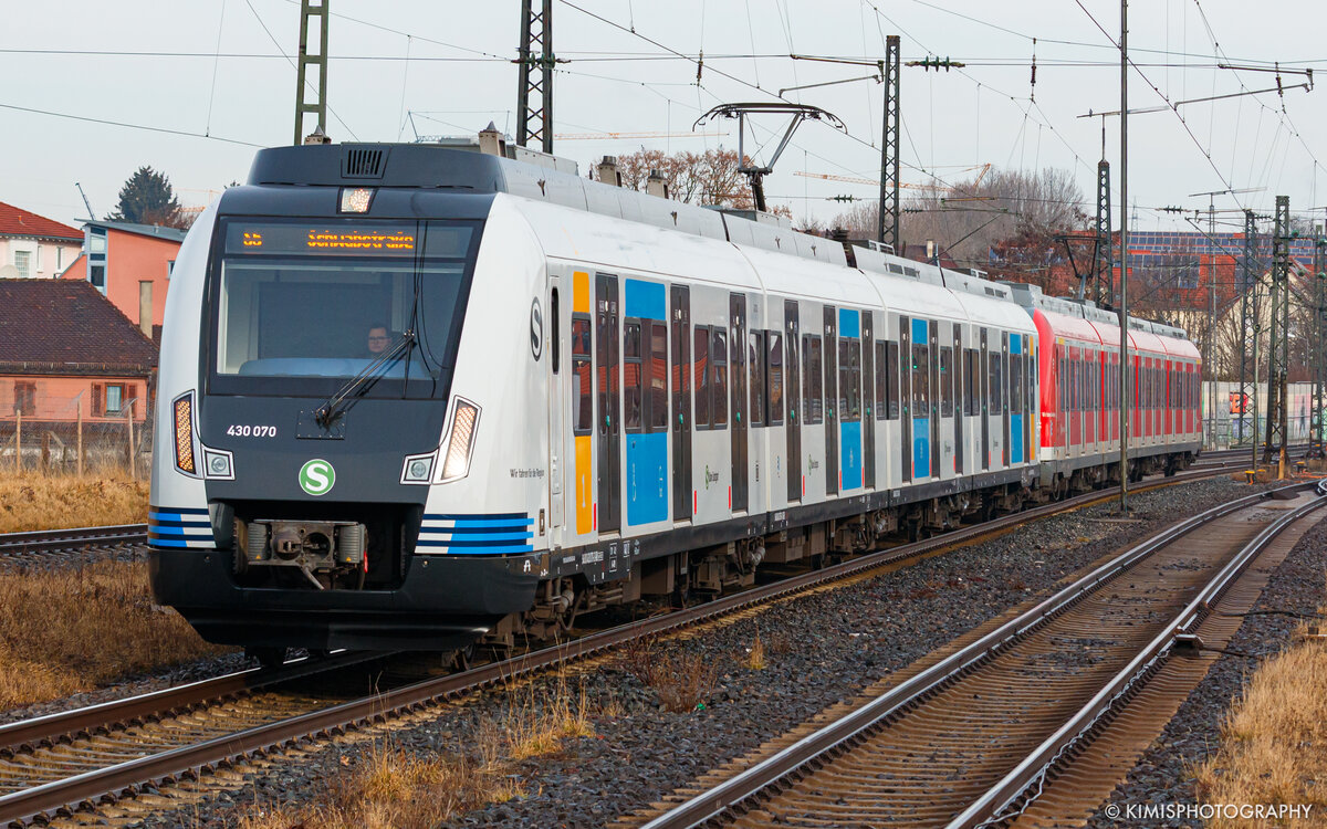 als frisch umlackierter Lichtgrauer 430 macht sich 070 auf den Weg zur Schwabstraße.
Kornwestheim, 04.02.2026