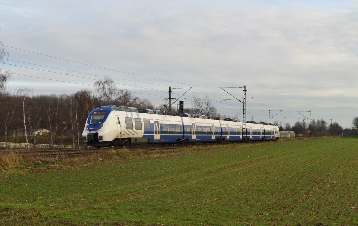 Als Halbzug fährt der NX 854 am Samstagnachmittag nach RE7 nach Krefeld. 19.12.2015
