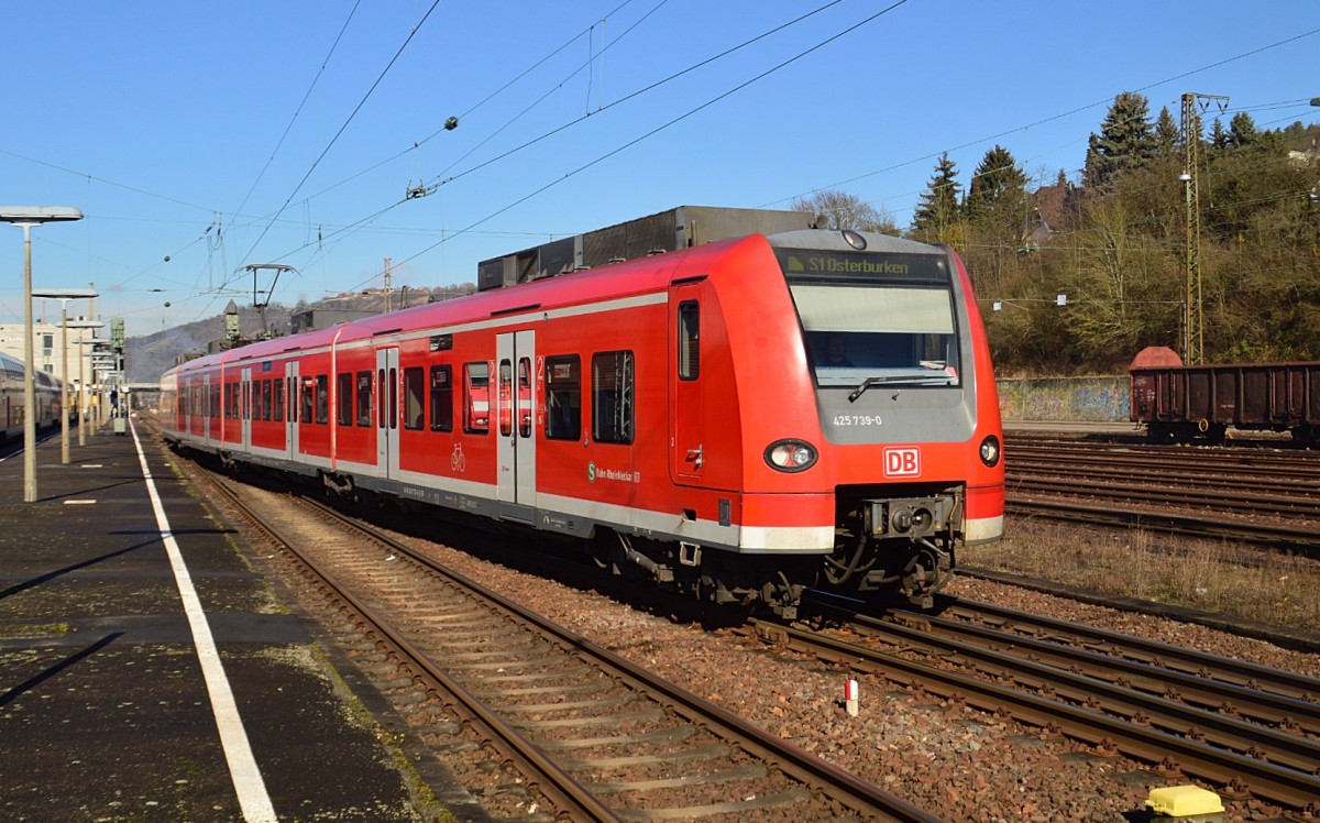 Als Halbzug verlässt gerade der 425 739-0 als S1 Neckarelz in Richtung Mosbach West auf seinem Weg nach Osterburken. 17.2.2014