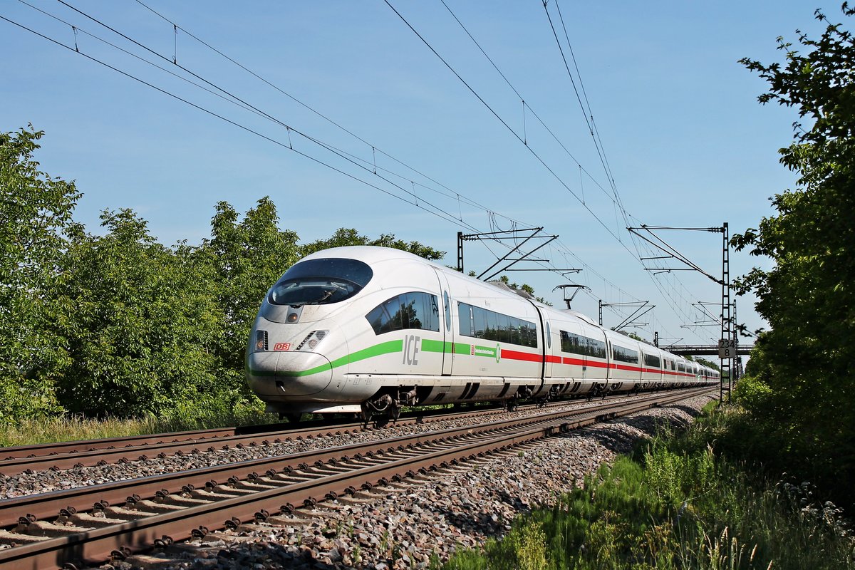 Als ICE 101 (Dortmund Hbf - Basel SBB) fuhr am Morgen des 02.06.2020 der 403 527-5  Siegen  zusammen mit dem 403 003-7  Dortmund  bei Hügelheim über die Rheintalbahn durchs Markgräflerland in Richtung Müllheim (Baden).