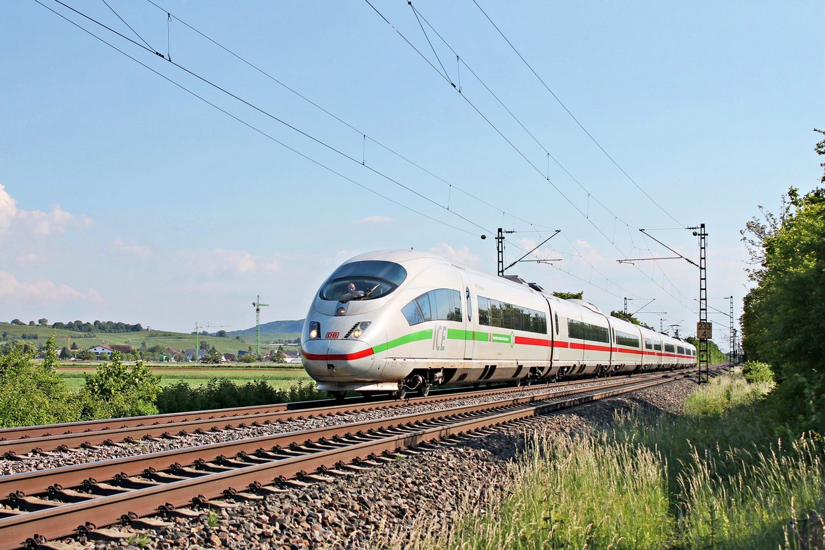 Als ICE 102 (Basel SBB - Hannover Hbf) fuhr am späten Nachmittag des 19.05.2020 der 403 007-8  Oberhausen  nördlich von Hügelheim über dei Rheintalbahn durchs Markgräflerland in Richtung Freiburg (Breisgau).