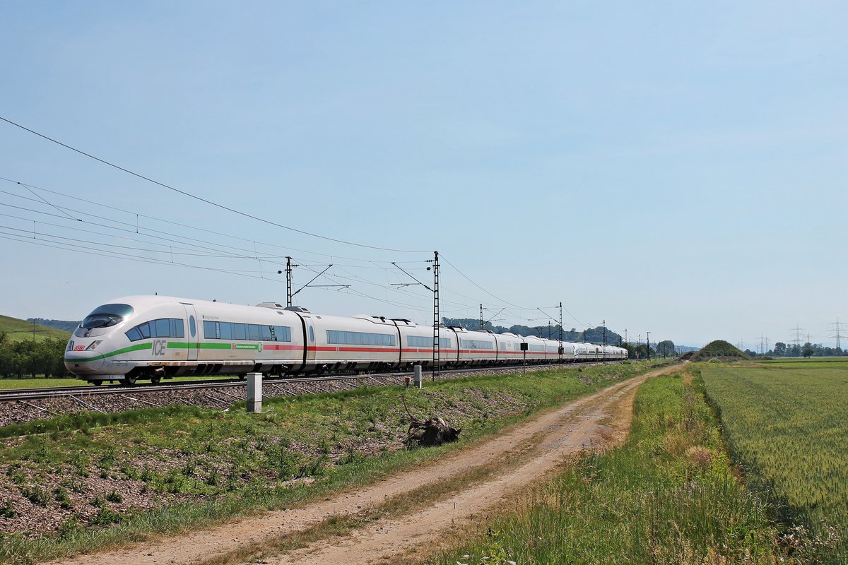 Als ICE 104 (Basel SBB - Amsterdamm Centraal) fuhr am frühen Nachmittag des 02.06.2020 der 406 502-5 (4602)  Euregio Maas-Rhein  zusammen mit dem 406 001-8 (4601)  Europa/Europe  als ICE 204 (Basel SBB - Köln Hbf) nördlich von Schliengen über die Rheintalbahn in Richtung Auggen.