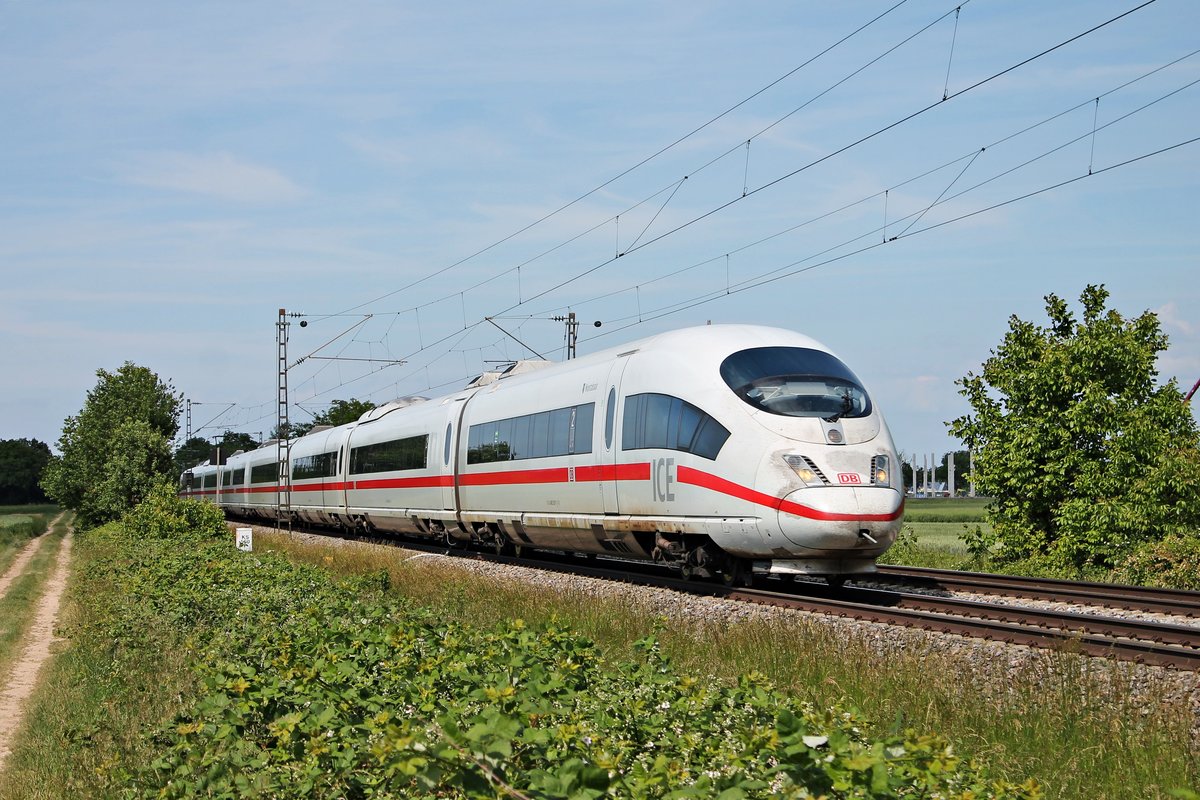 Als ICE 107 (Köln Hbf - Basel SBB) fuhr am Nachmittag des 26.05.2020 der 403 512-7  Montabaur  südlich von Buggingen über die Rheintalbahn durchs Markgräflerland in Richtung Müllheim (Baden).