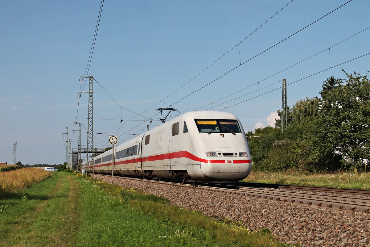 Als ICE 279 (Berlin Ostbahnhof - Basel SBB) fuhr am Nachmittag des 28.08.2019 der 401 516-0  Pforzheim  im Markgräflerland durch den Haltepunkt von Auggen in Richtung Schweiz.