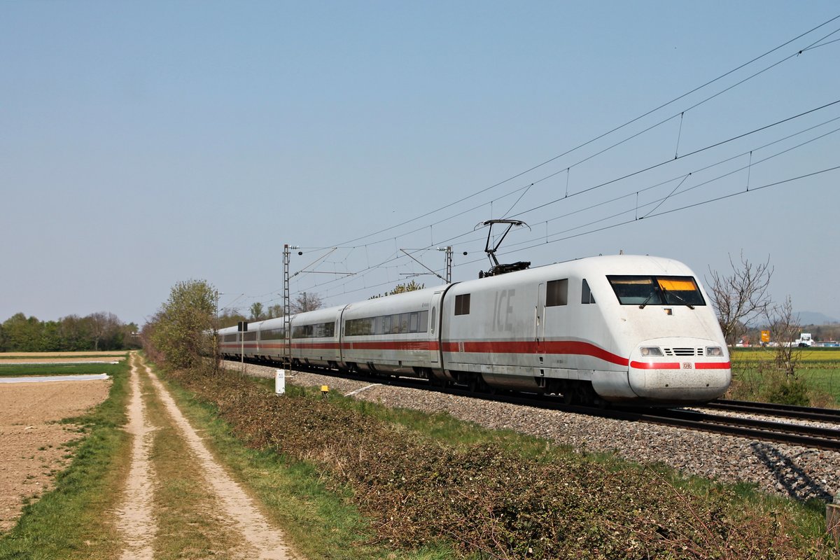 Als ICE 279 (Berlin Ostbahnhof - Basel Bad Bf) fuhr am Nachmittag des 10.04.2020 der 401 085-6  Freilassing  südlich von Buggingen durchs Rheintal in Richtung Müllheim (Baden).