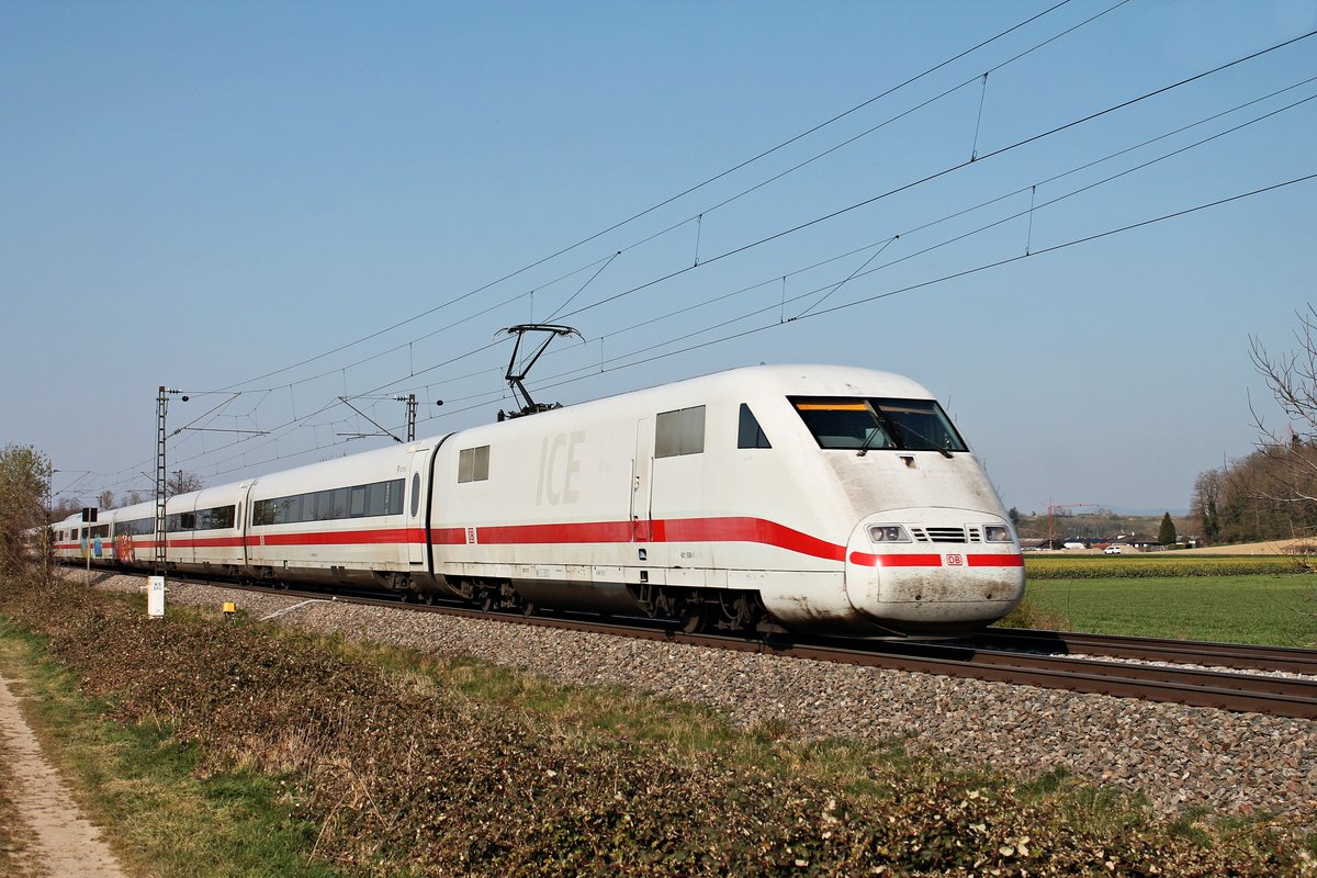 Als ICE 371 (Berlin Ostbahnhof - Basel Bad Bf) fuhr am Nachmittag des 02.04.2020 der 401 506-1  Itzehoe  südlich von Buggingen über die Rheintalbahn in Richtung Schweiz.