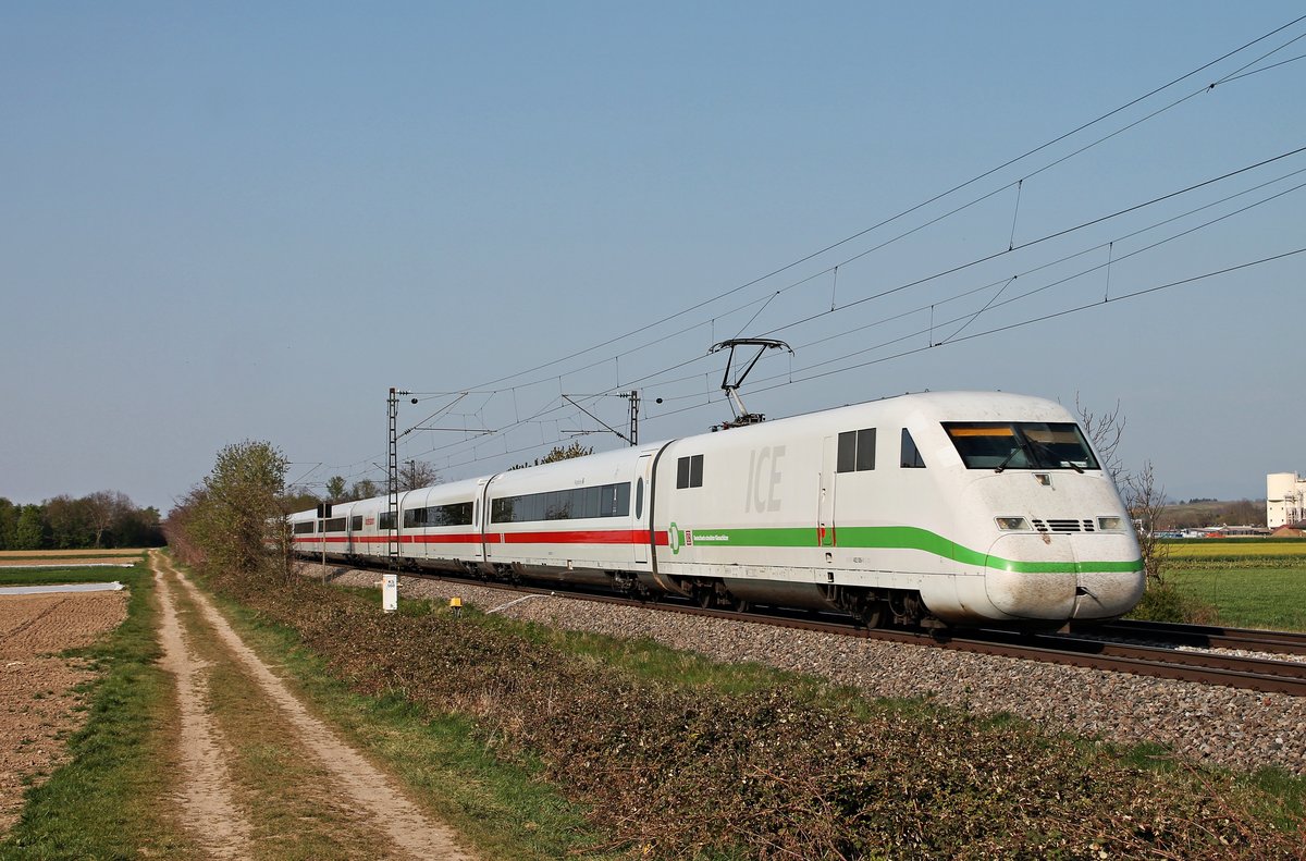 Als ICE 371 (Berlin Ostbahnhof - Basel Bad Bf) fuhr am Nachmittag des 10.04.2020 der 402 006-1  Magdeburg  südlich von Buggingen über die Rheintalbahn durchs Markgräflerland in Richtung Schweiz.